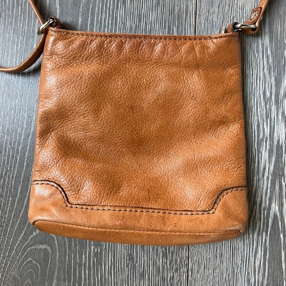 Real 100% leather crossbody or over the shoulder bag purse. Cognac brown - Picture 4 of 8
